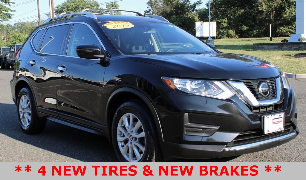 2019 Nissan Rogue SV photo 3
