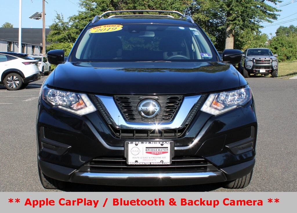 2019 Nissan Rogue SV photo 2