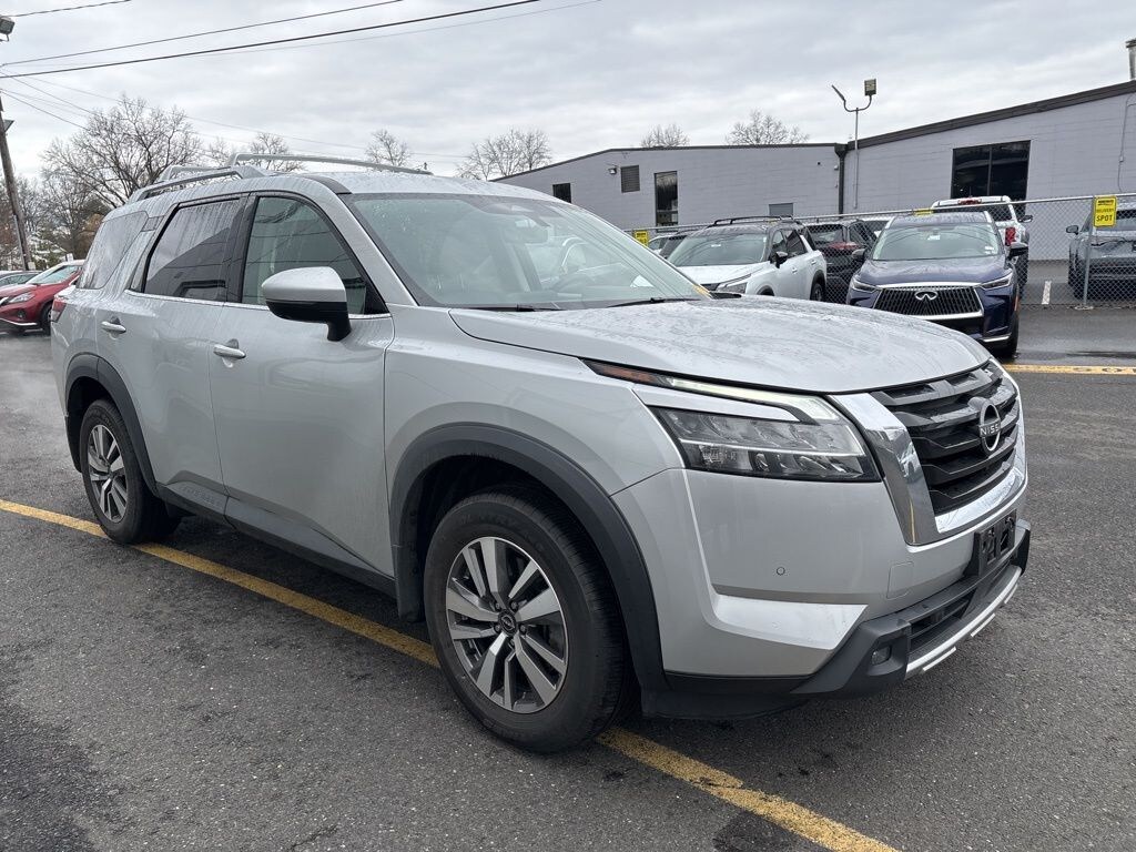 Used 2023 Nissan Pathfinder SL SUV