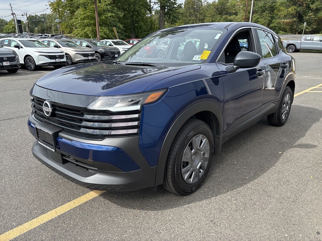 2025 Nissan Kicks S photo 3