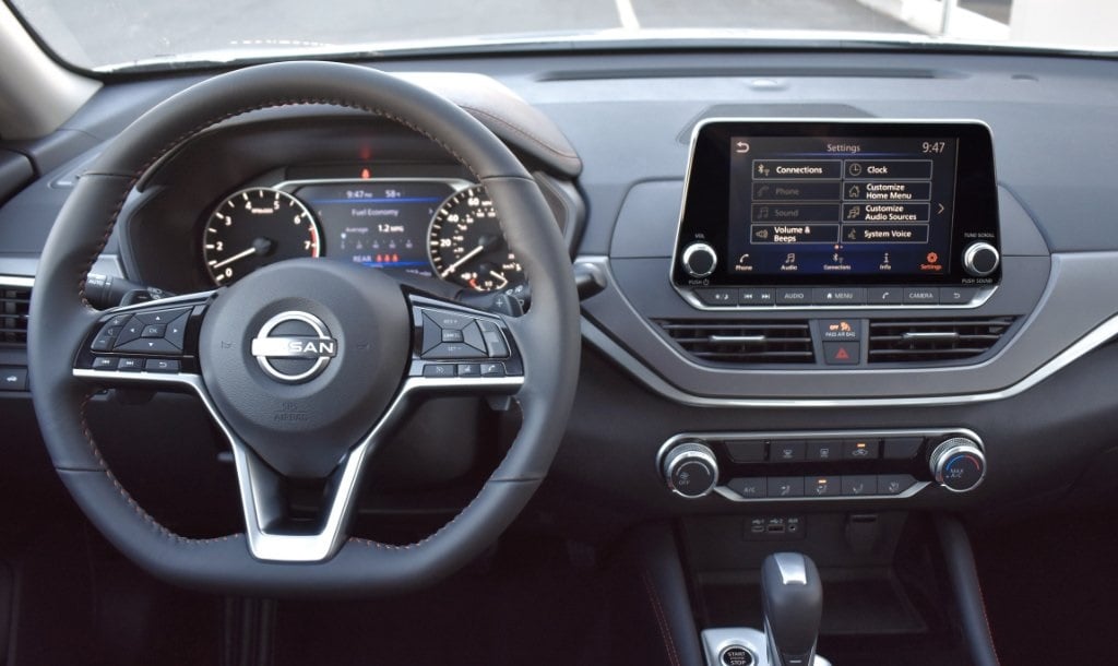 New 2025 Nissan Altima SR Sedan