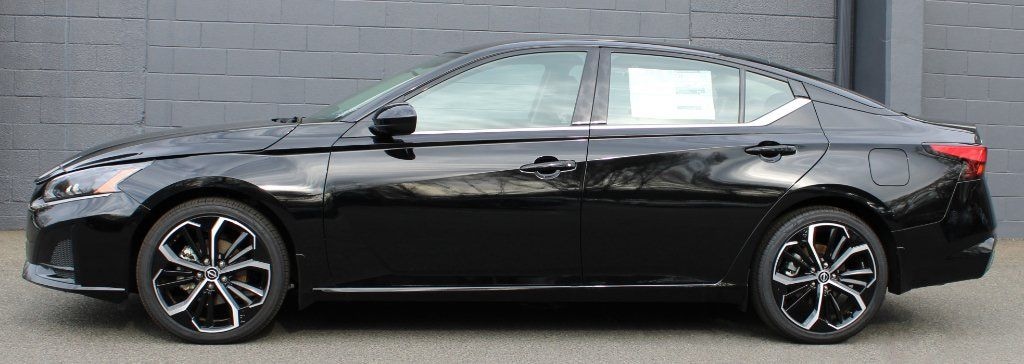 New 2025 Nissan Altima SR Sedan