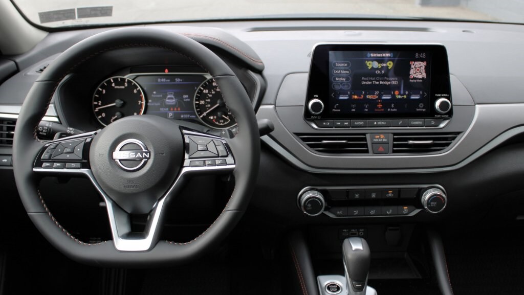 2025 Nissan Altima SR photo 3