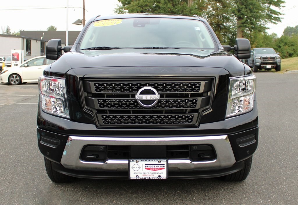 2024 Nissan Titan SV photo 2