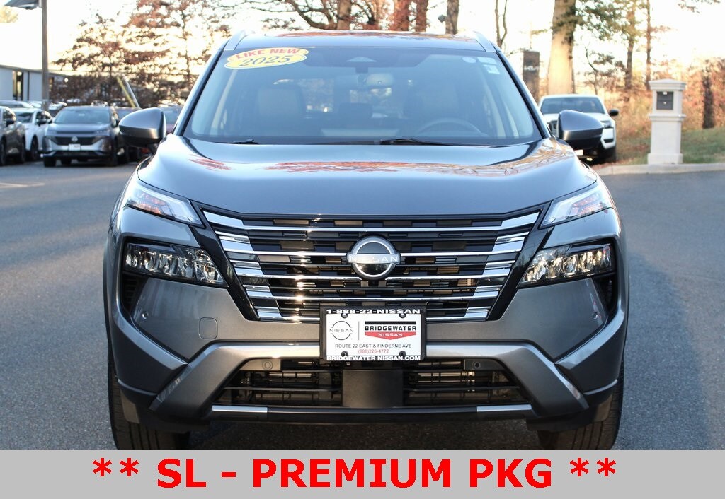 2025 Nissan Rogue SL photo 2