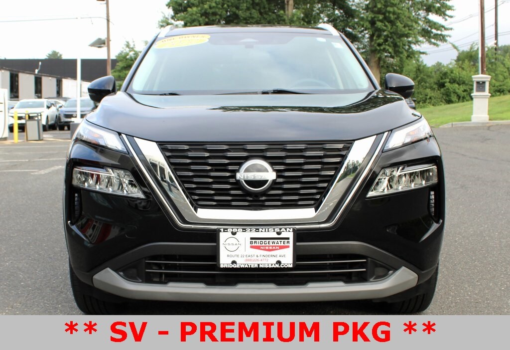 2022 Nissan Rogue SV photo 2