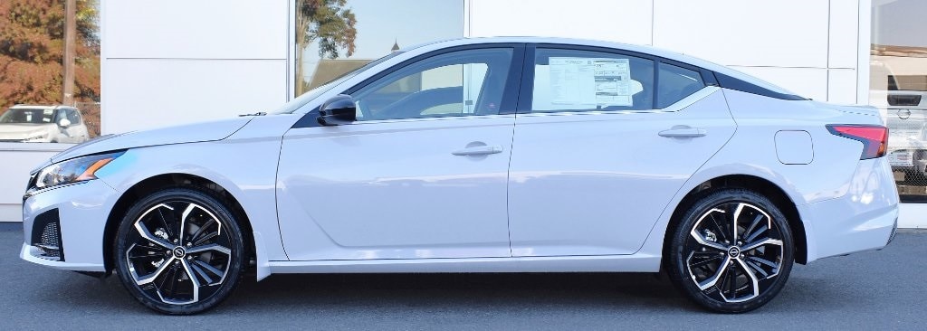 New 2025 Nissan Altima SR Sedan
