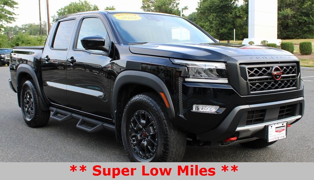 2022 Nissan Frontier PRO-4X photo 2