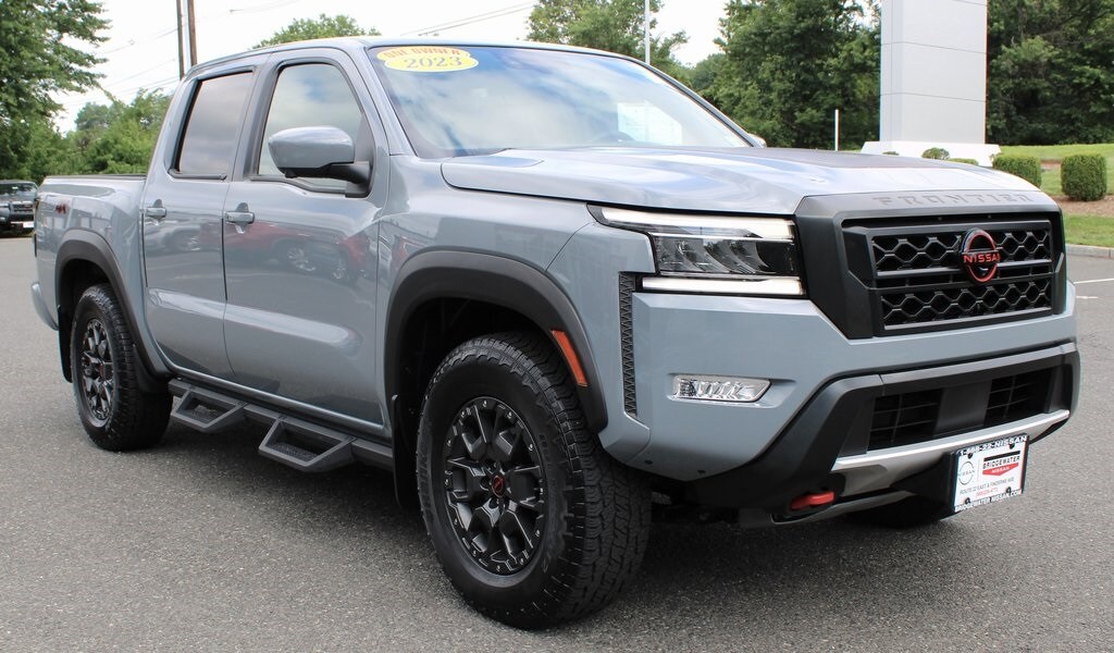 2023 Nissan Frontier PRO-4X photo 3