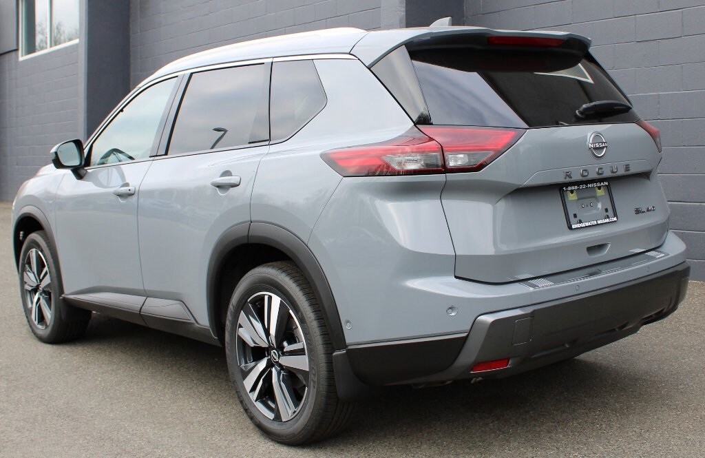 2025 Nissan Rogue SL photo 2