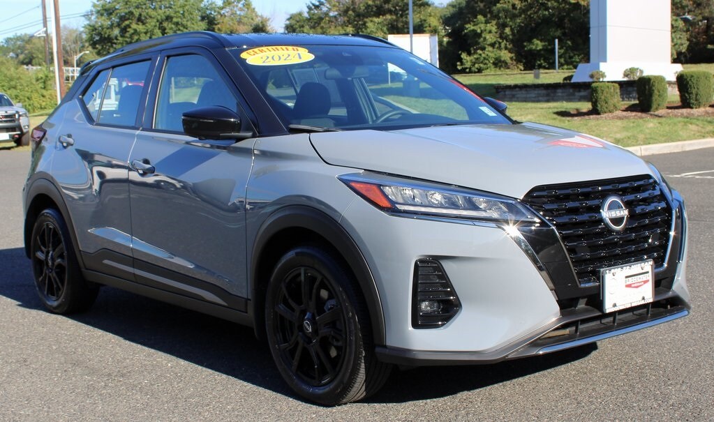 2024 Nissan Kicks SR photo 2