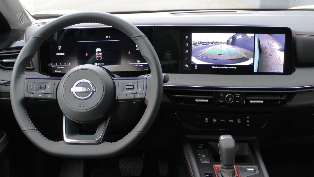 2025 Nissan Kicks SR photo 3
