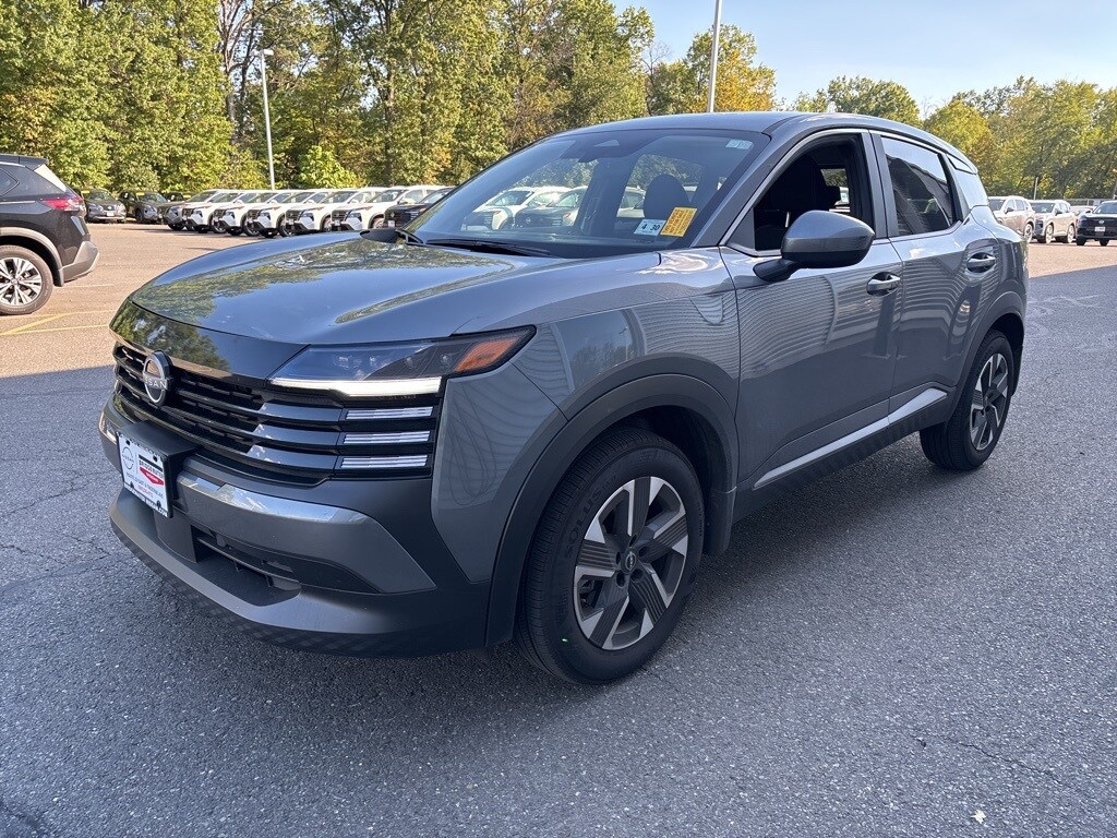 2025 Nissan Kicks SV photo 3