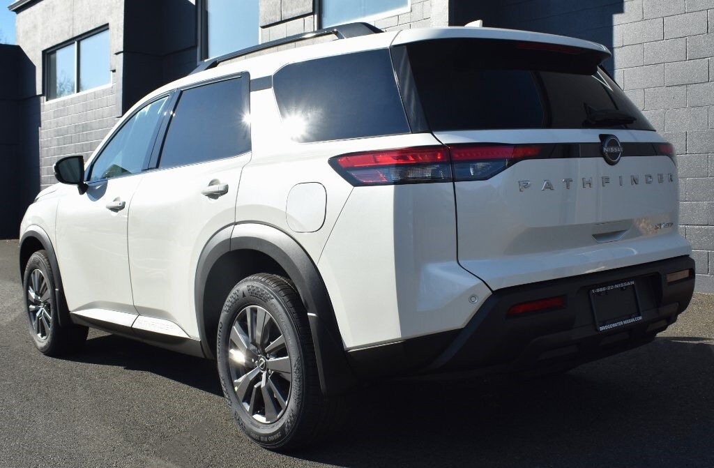 2025 Nissan Pathfinder SV photo 2