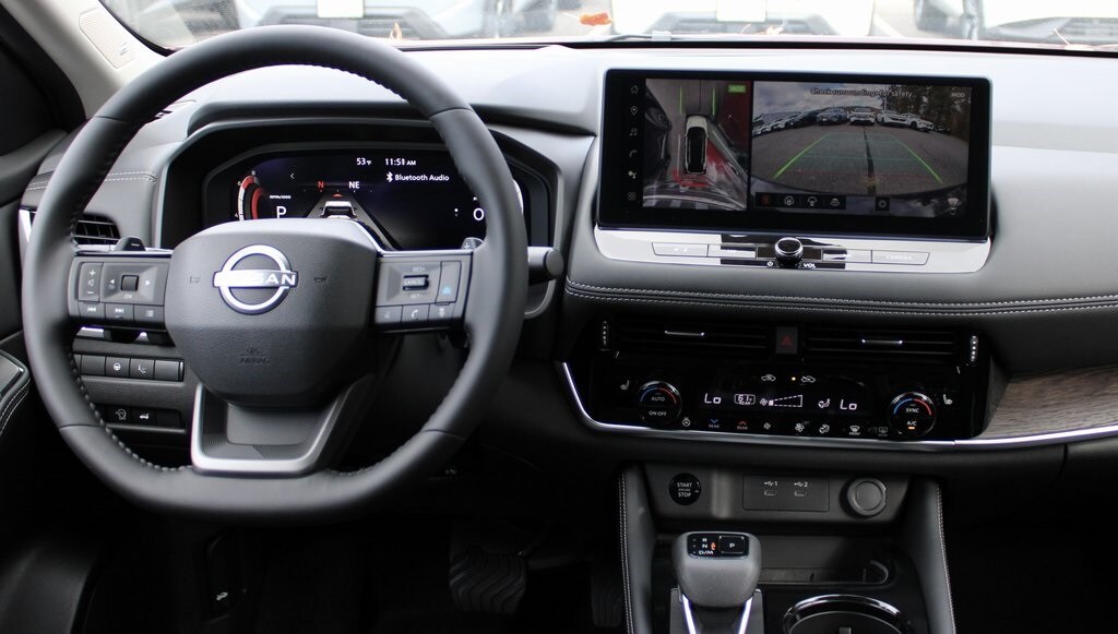 2026 Nissan Rogue Platinum photo 3