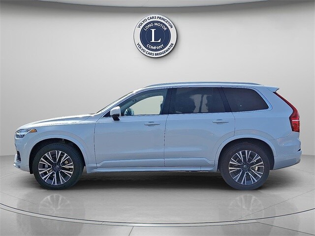 2022 Volvo XC90 T6 Momentum photo 4