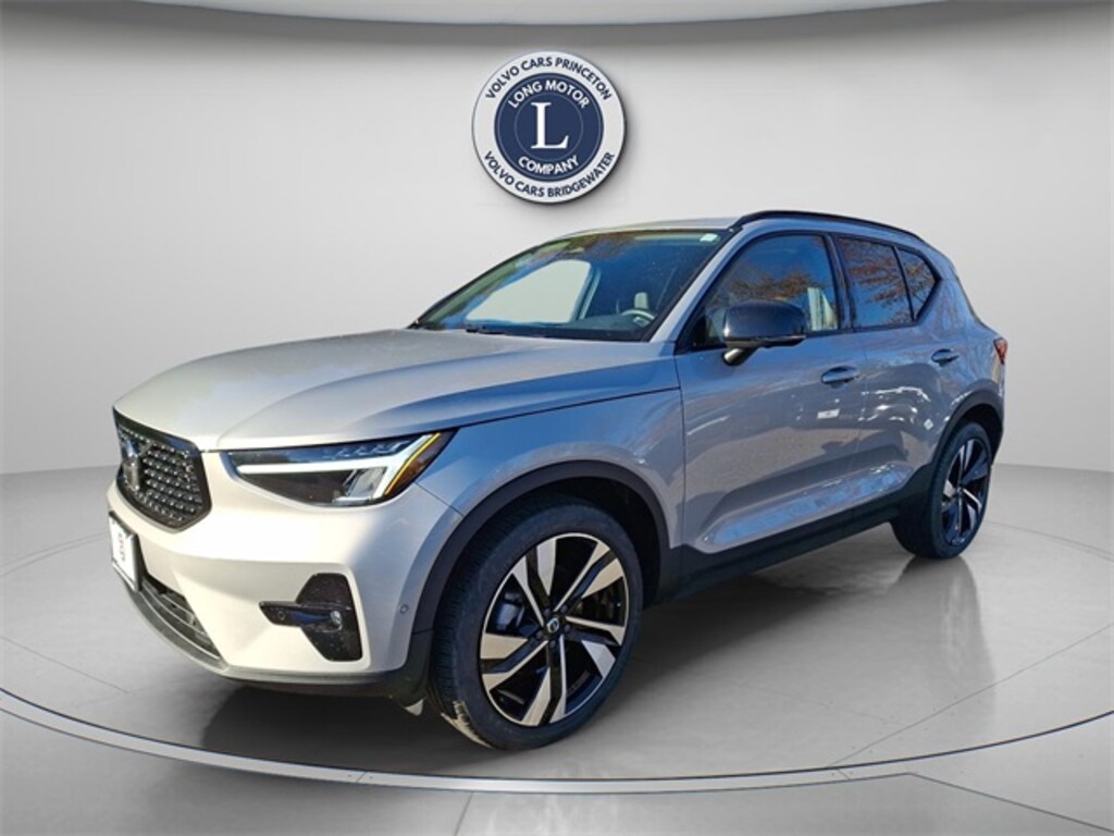 Certified 2025 Volvo XC40 B5 Plus Dark Theme SUV