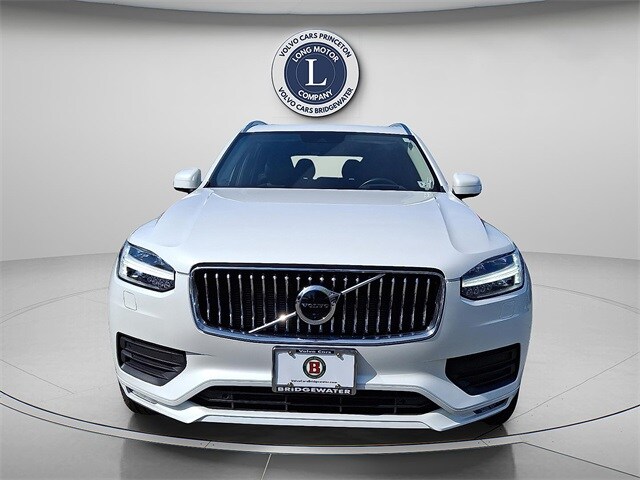 2022 Volvo XC90 T6 Momentum photo 2