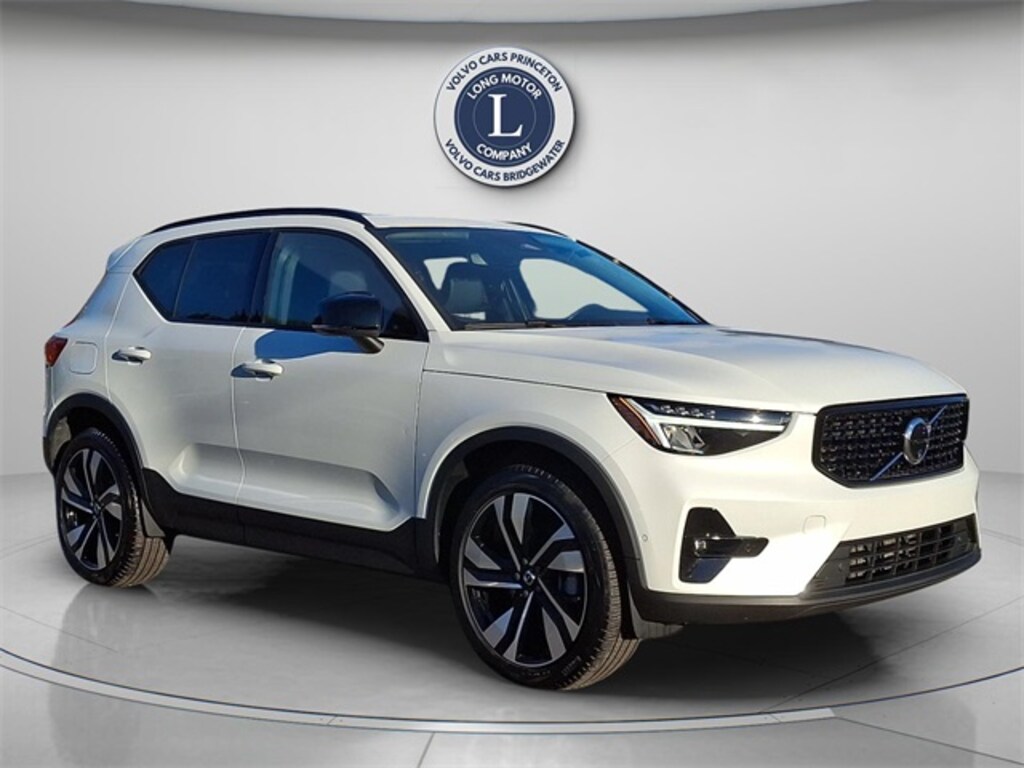 Certified 2025 Volvo XC40 B5 Plus Dark Theme SUV