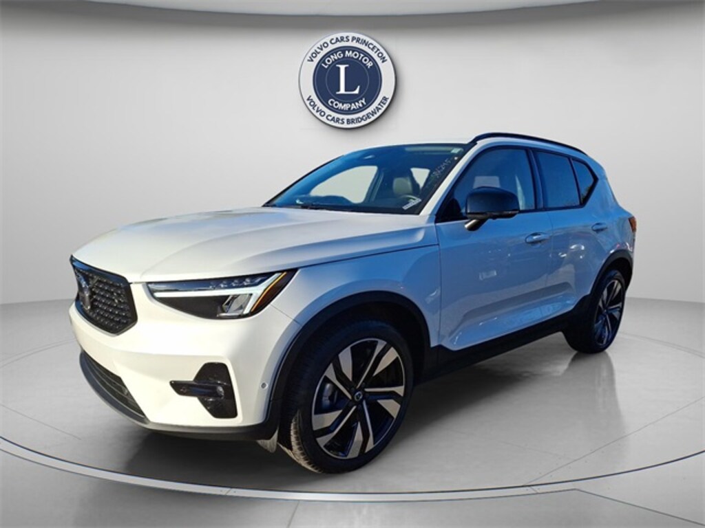 Certified 2025 Volvo XC40 B5 Plus Dark Theme SUV
