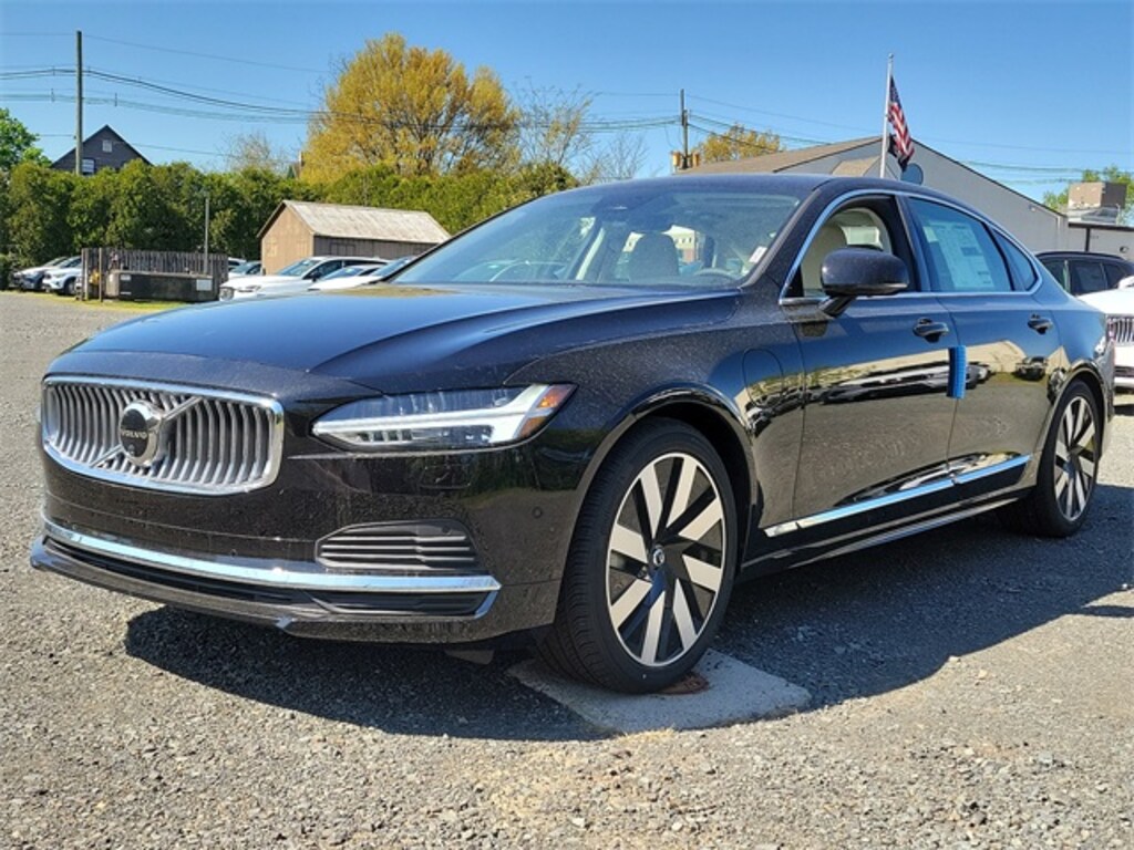New 2024 Volvo S90 Recharge PlugIn Hybrid T8 Ultimate in Onyx Black