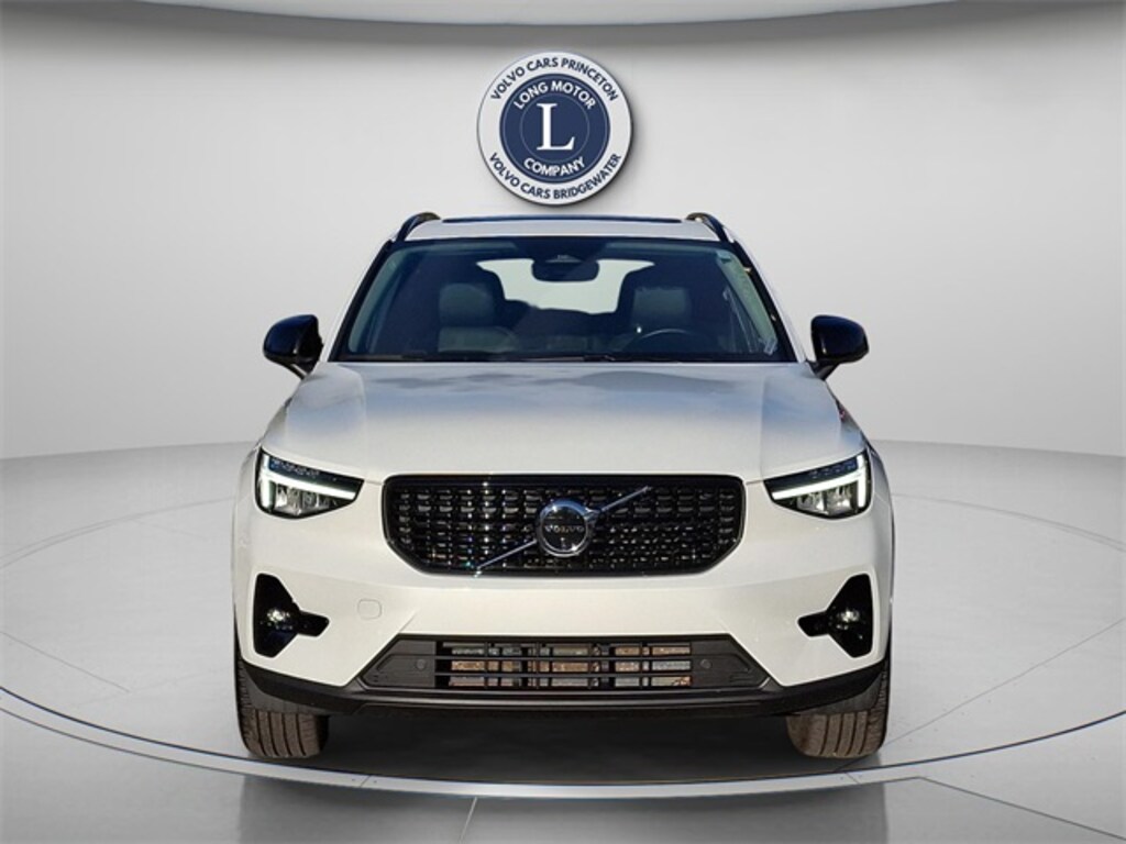 Certified 2025 Volvo XC40 B5 Plus Dark Theme SUV
