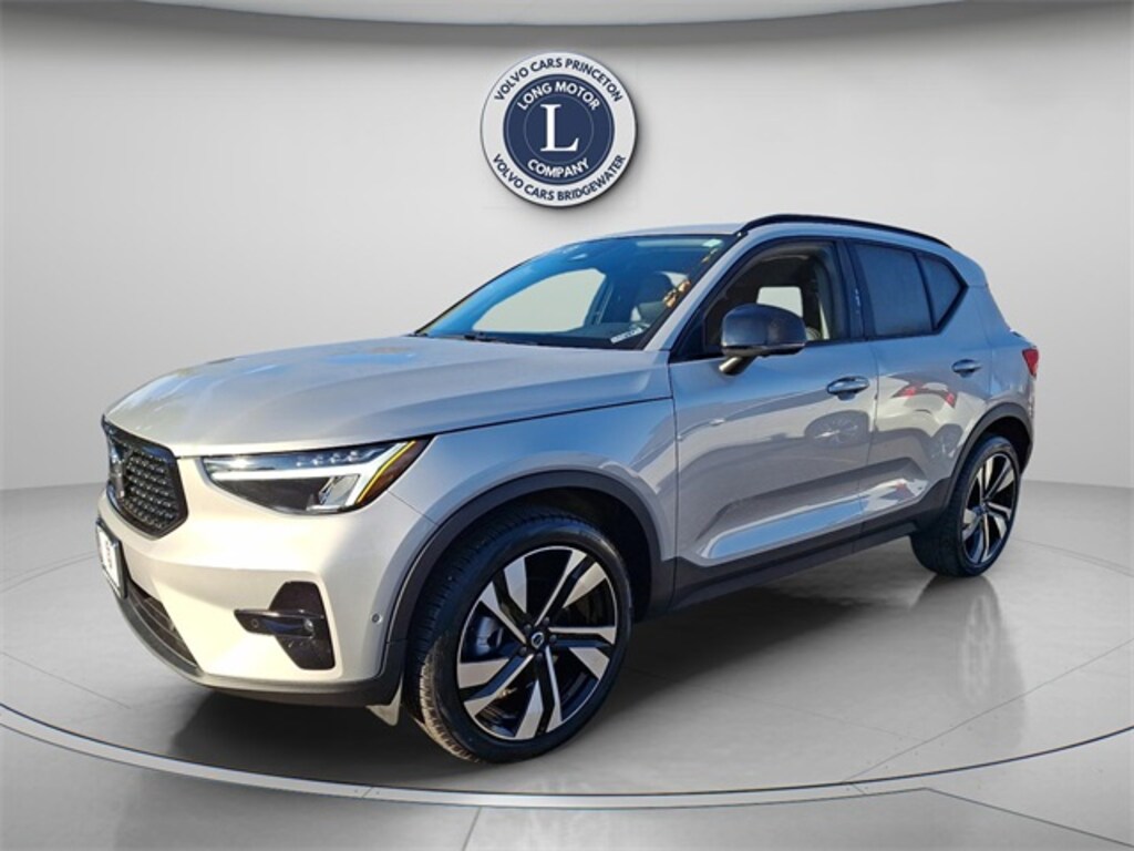 Certified 2025 Volvo XC40 B5 Plus Dark Theme SUV