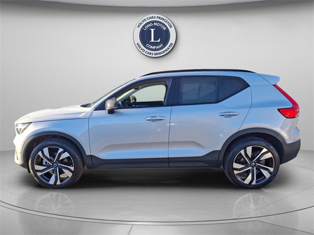 Certified 2025 Volvo XC40 B5 Plus Dark Theme SUV