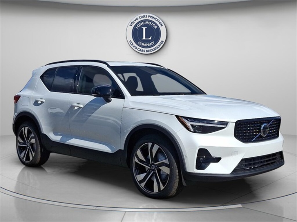 New 2026 Volvo XC40 B5 Ultra SUV