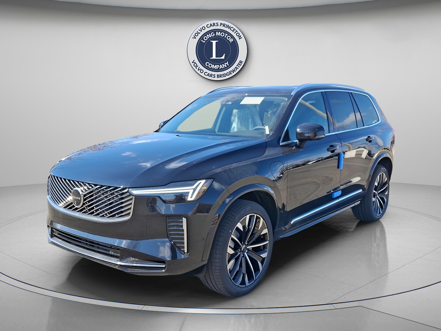 2025 Volvo XC90 T8 Plus photo 3