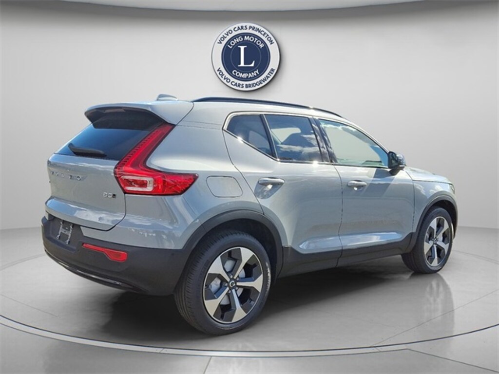 New 2026 Volvo XC40 B5 Plus SUV