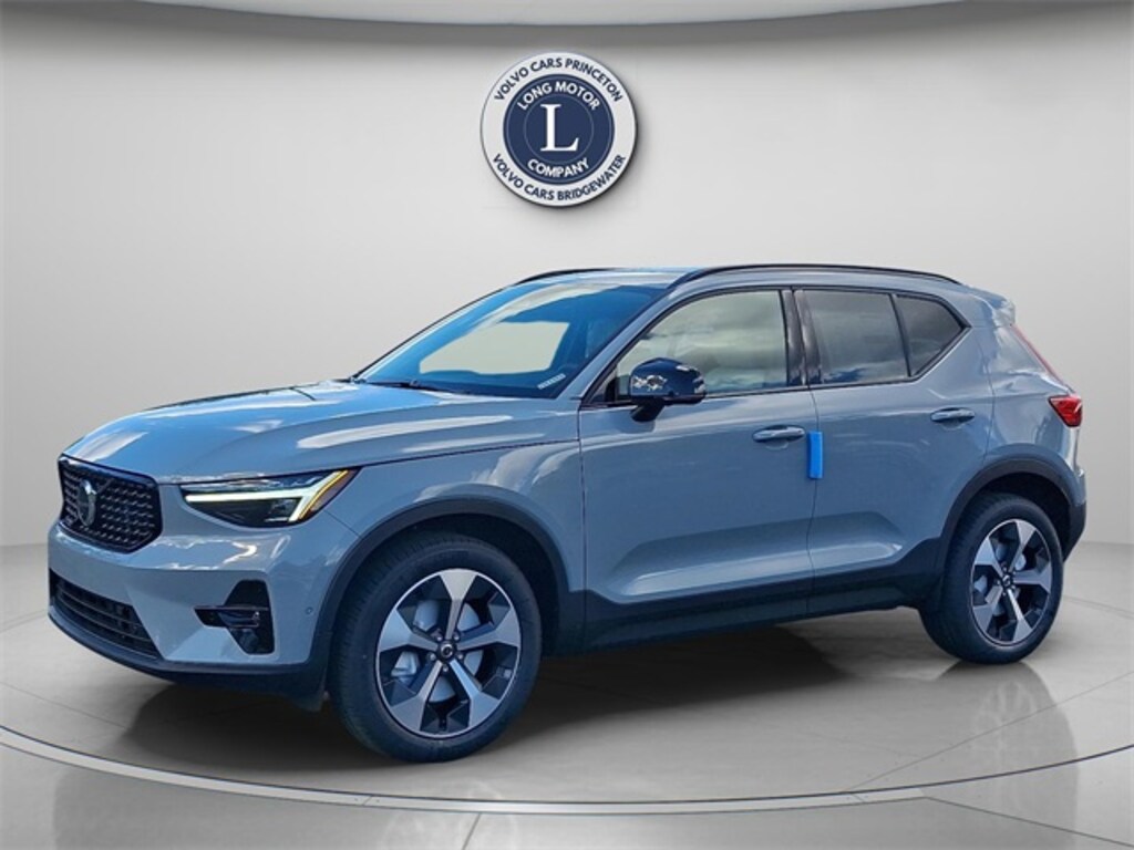 New 2026 Volvo XC40 B5 Plus SUV