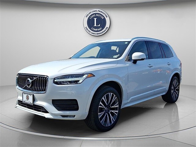2022 Volvo XC90 T6 Momentum photo 3