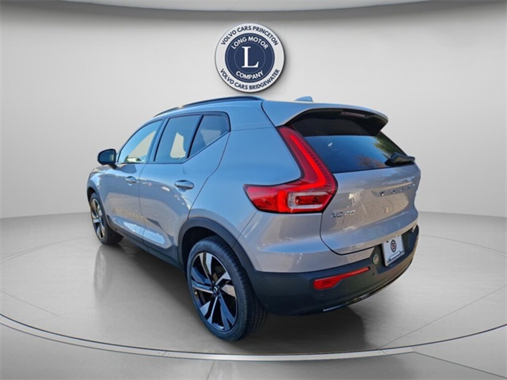Certified 2025 Volvo XC40 B5 Plus Dark Theme SUV