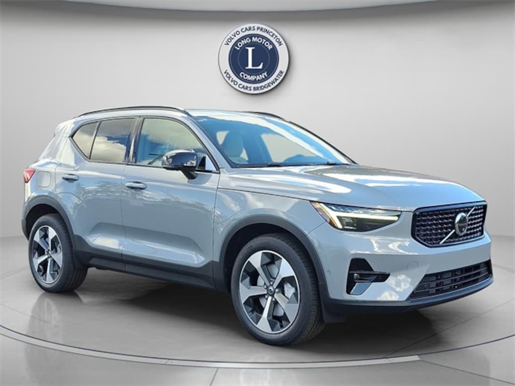 New 2026 Volvo XC40 B5 Plus SUV
