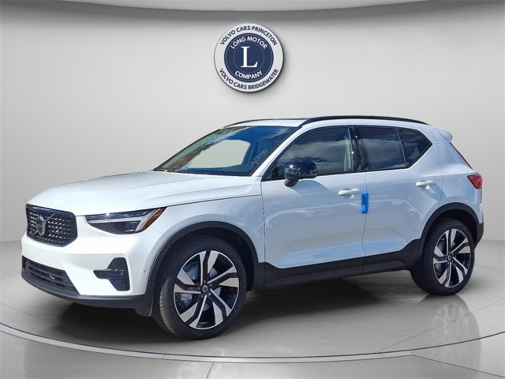 New 2026 Volvo XC40 B5 Ultra SUV