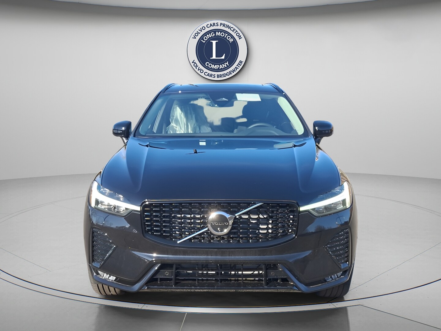 2025 Volvo XC60 B5 Plus photo 2