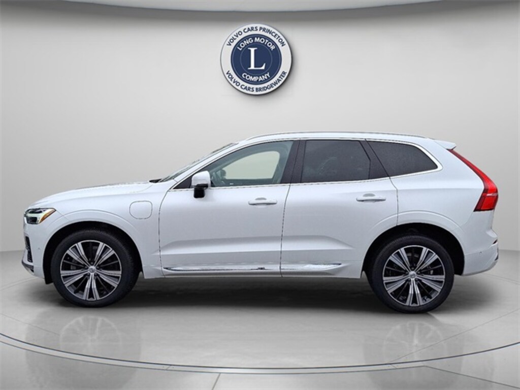 Used 2022 Volvo XC60 Recharge Plug-In Hybrid eAWD Inscription SUV