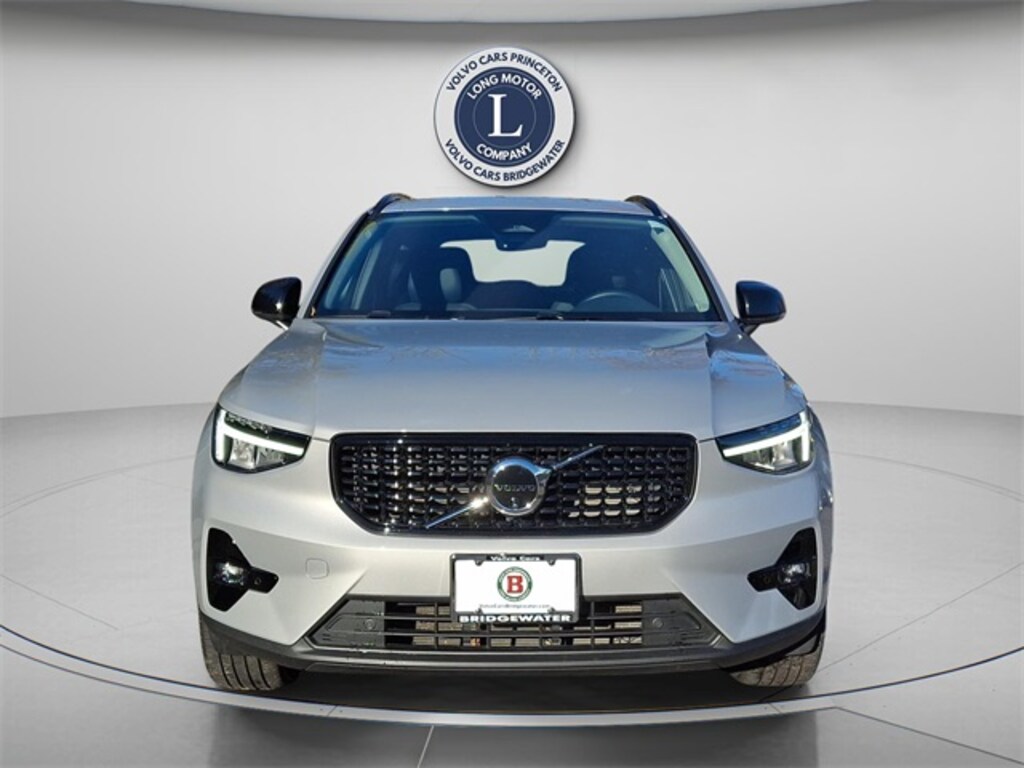 Certified 2025 Volvo XC40 B5 Plus Dark Theme SUV