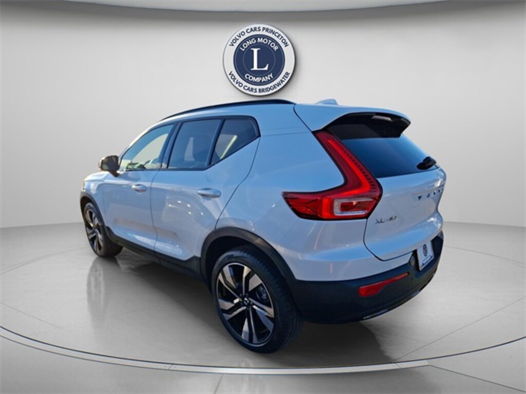 Certified 2025 Volvo XC40 B5 Plus Dark Theme SUV