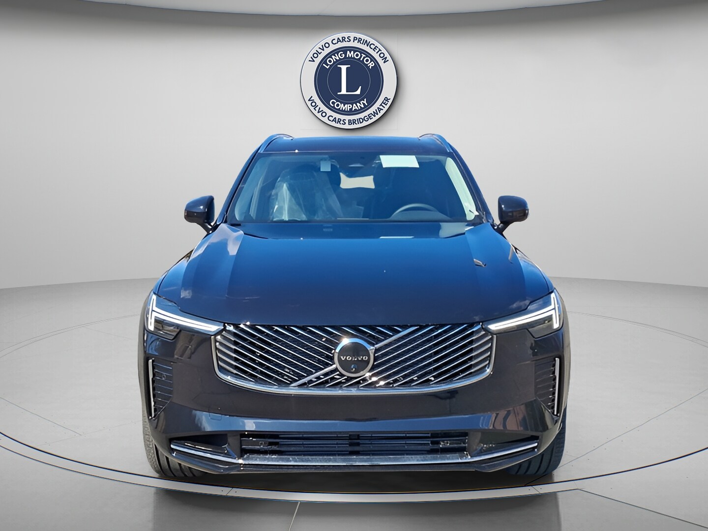 2025 Volvo XC90 T8 Plus photo 2