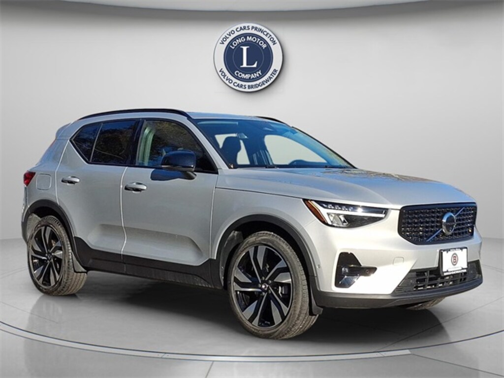Certified 2025 Volvo XC40 B5 Plus Dark Theme SUV
