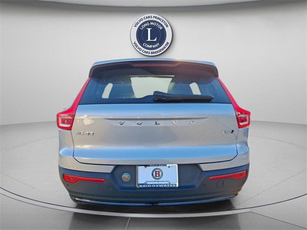 Certified 2025 Volvo XC40 B5 Plus Dark Theme SUV