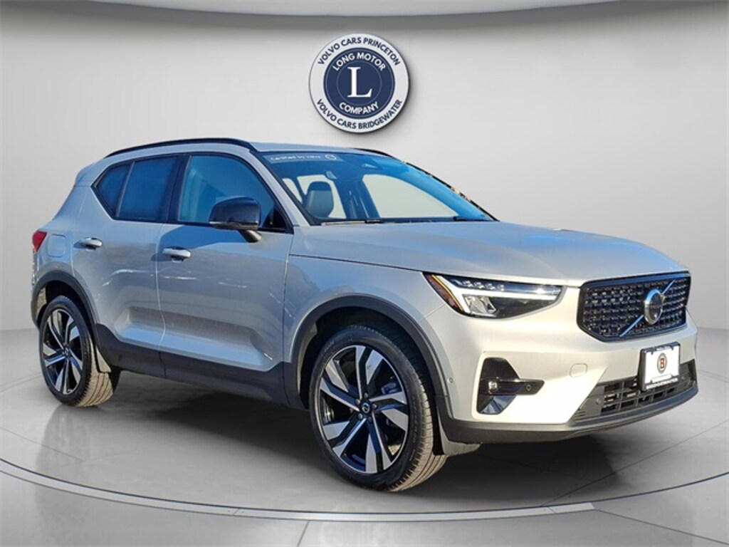 Certified 2025 Volvo XC40 B5 Plus Dark Theme SUV