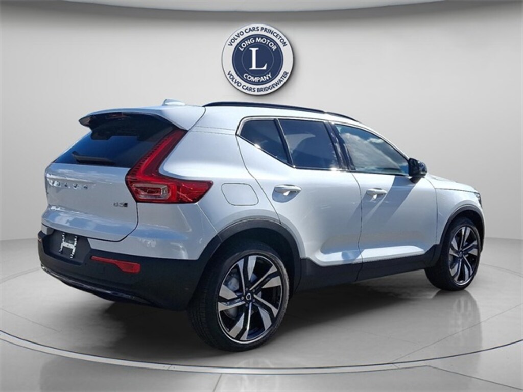 New 2026 Volvo XC40 B5 Ultra SUV