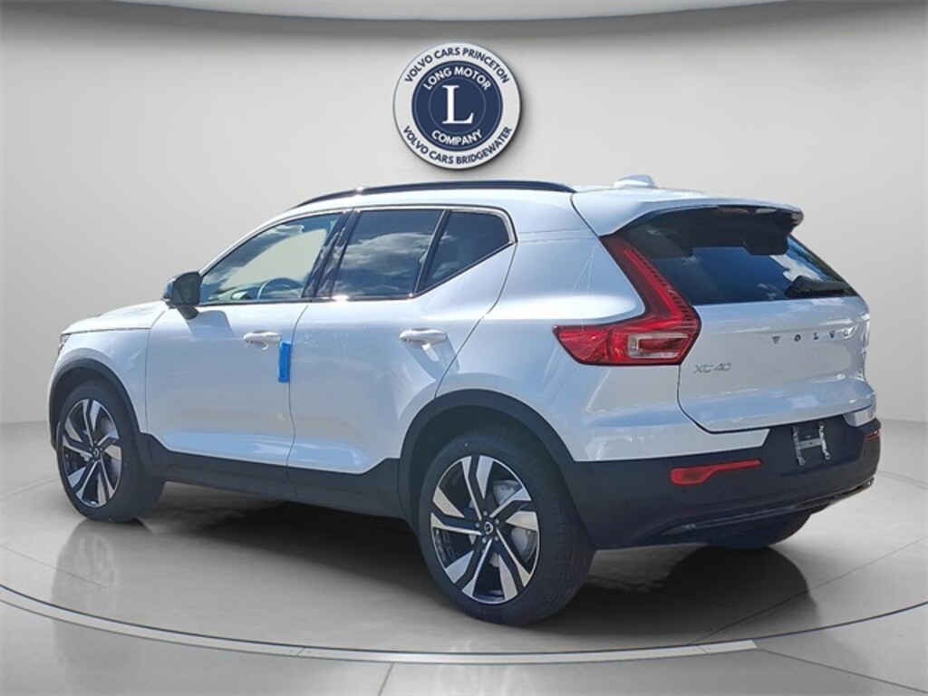 New 2026 Volvo XC40 B5 Ultra SUV