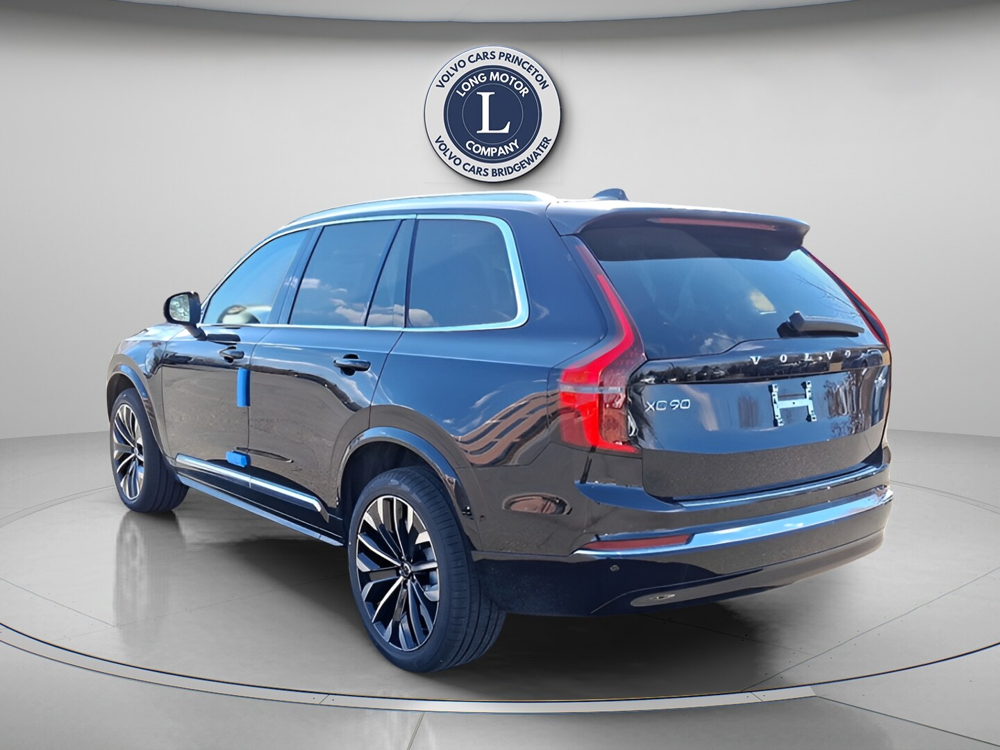 2025 Volvo XC90 T8 Plus photo 4