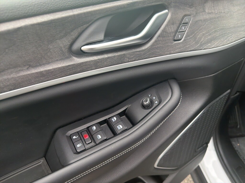 2023 Jeep Grand Cherokee Limited photo 3