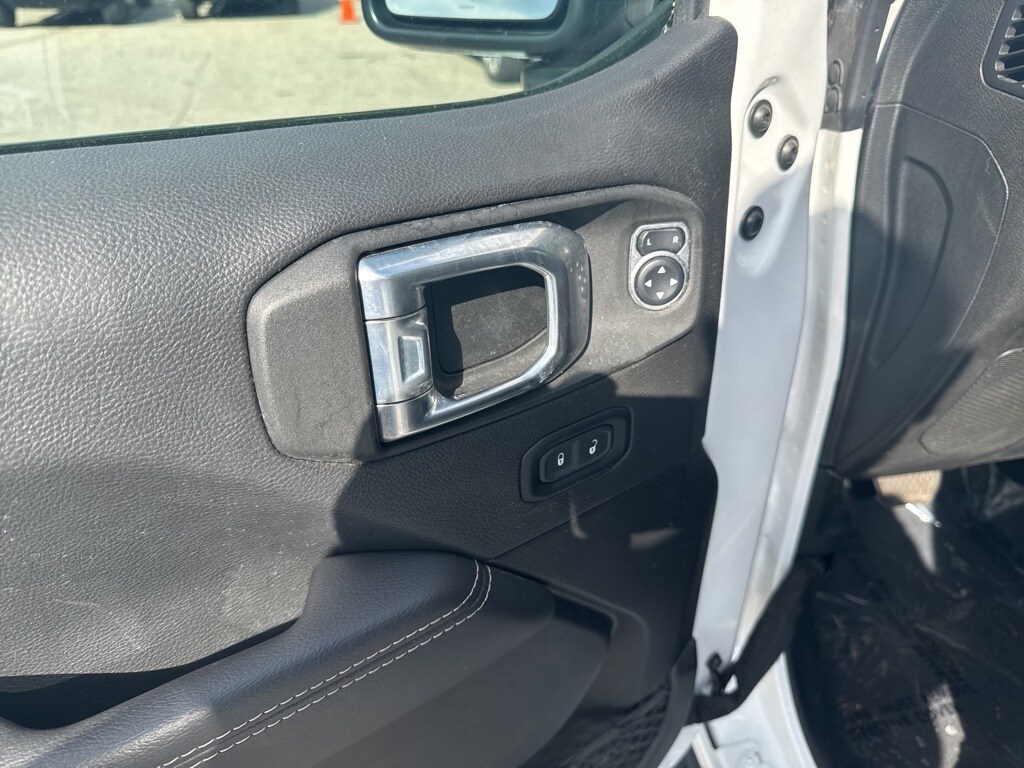 2021 Jeep Wrangler Unlimited Sahara photo 2