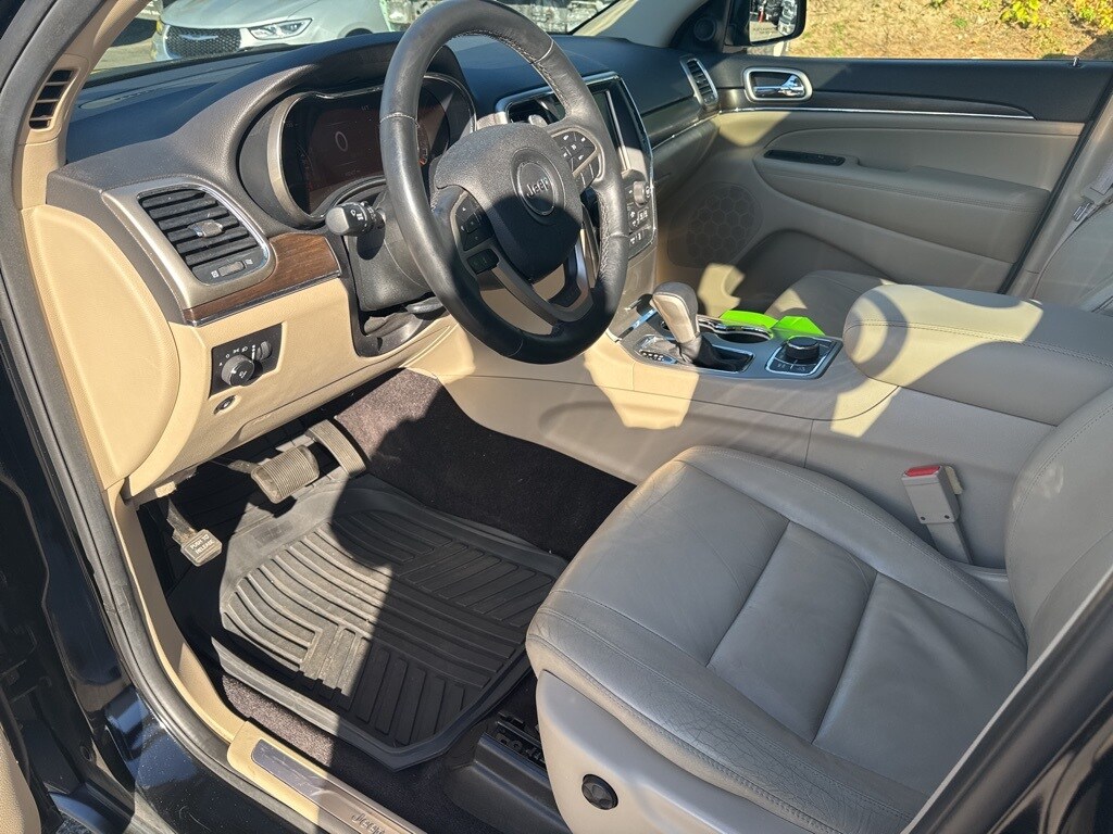 2017 Jeep Grand Cherokee Limited photo 2